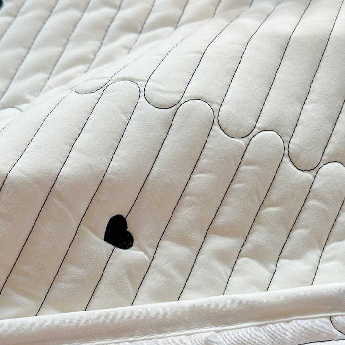 91家纺网 家纺一手货源 找家纺 优悦生活馆 2025新款亲肤舒适水洗棉夹棉床盖 暖心-白