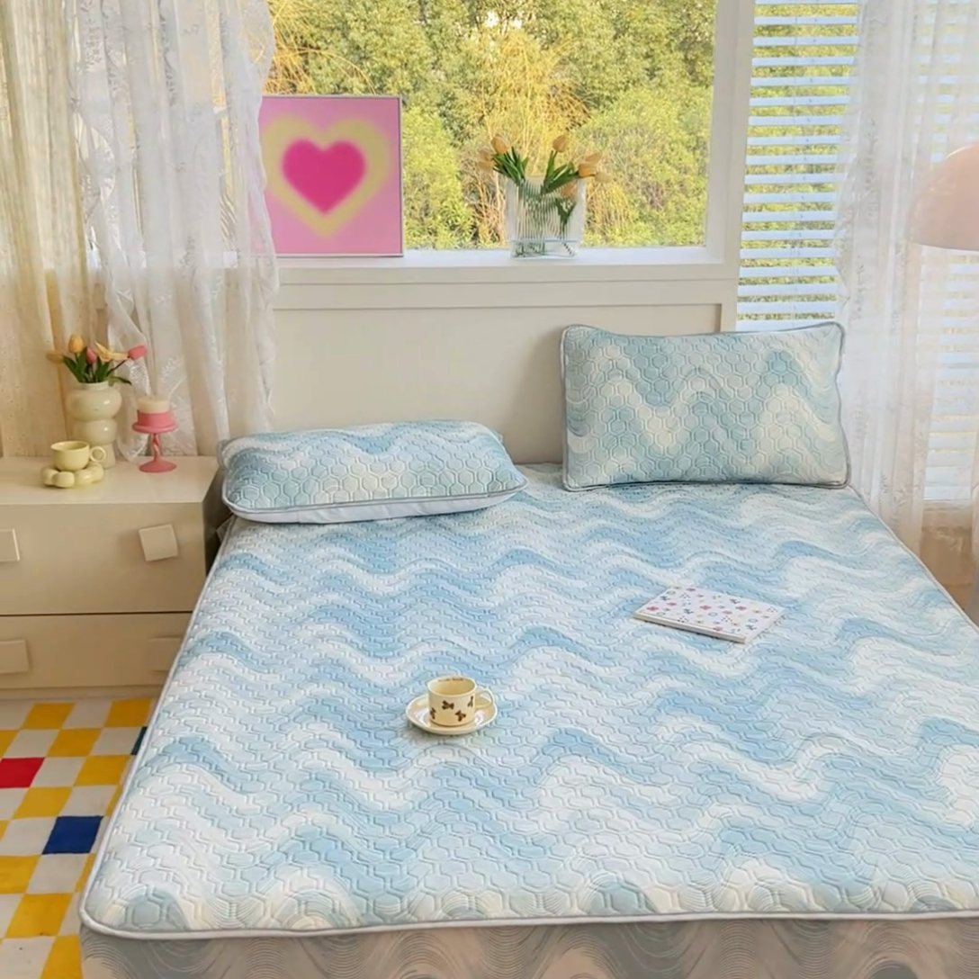 91家纺网 家纺一手货源 找家纺 小萌虎 2025新款凉感丝胶质凉席床笠款 水纹