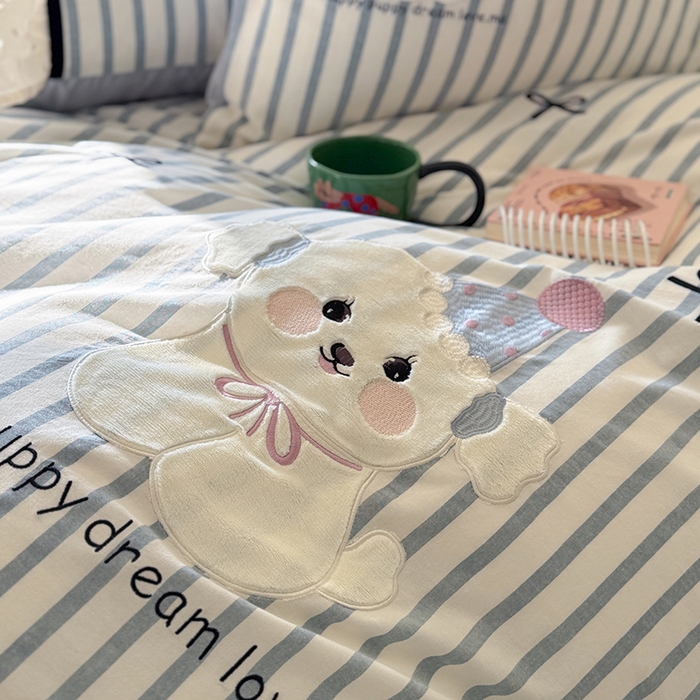 91家纺网 家纺一手货源 找家纺 优悦生活馆 2025新款全棉纯棉水洗棉印花四件套-牛奶小狗 牛奶小狗-蓝