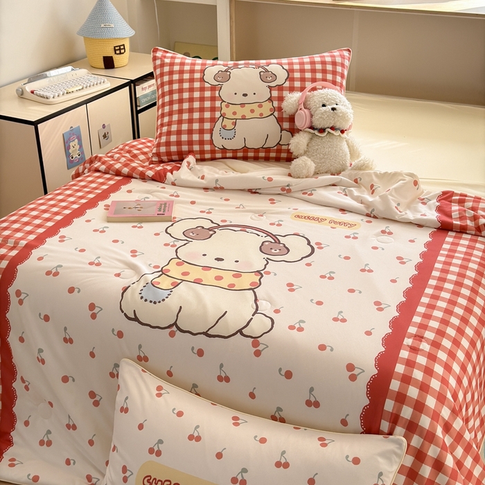 91家纺网 家纺一手货源 找家纺 星期八 2025新款针织棉夏被四件套 樱桃小狗