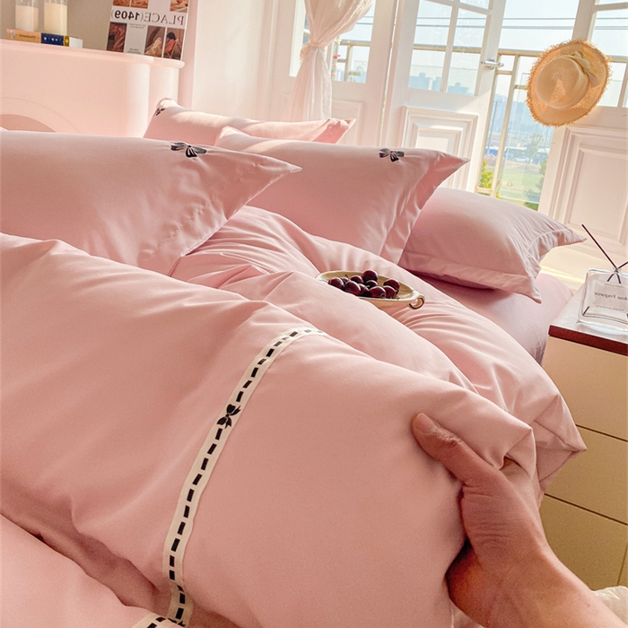 91家纺网 家纺一手货源 找家纺 庭笙 2025新款小香风满版刺绣蝴蝶小清新四件套—黑巧可可 浅豆粉