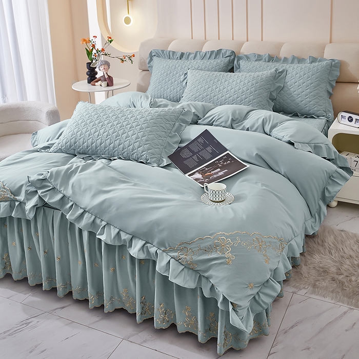 91家纺网 家纺一手货源 找家纺 家之硕家纺 2025新款云朵棉刺绣床裙四件套 明月灰