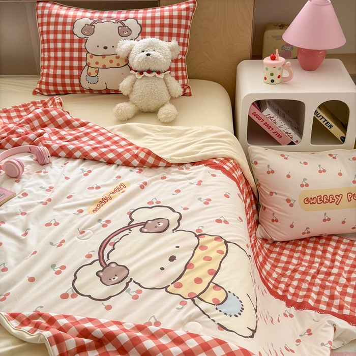 91家纺网 家纺一手货源 找家纺 星期八 2025新款针织棉夏被四件套 樱桃小狗