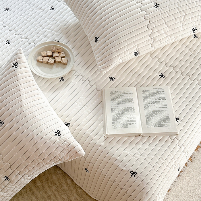 91家纺网 家纺一手货源 找家纺 优悦生活馆 2025新款亲肤舒适水洗棉夹棉床盖 幻蝶-白