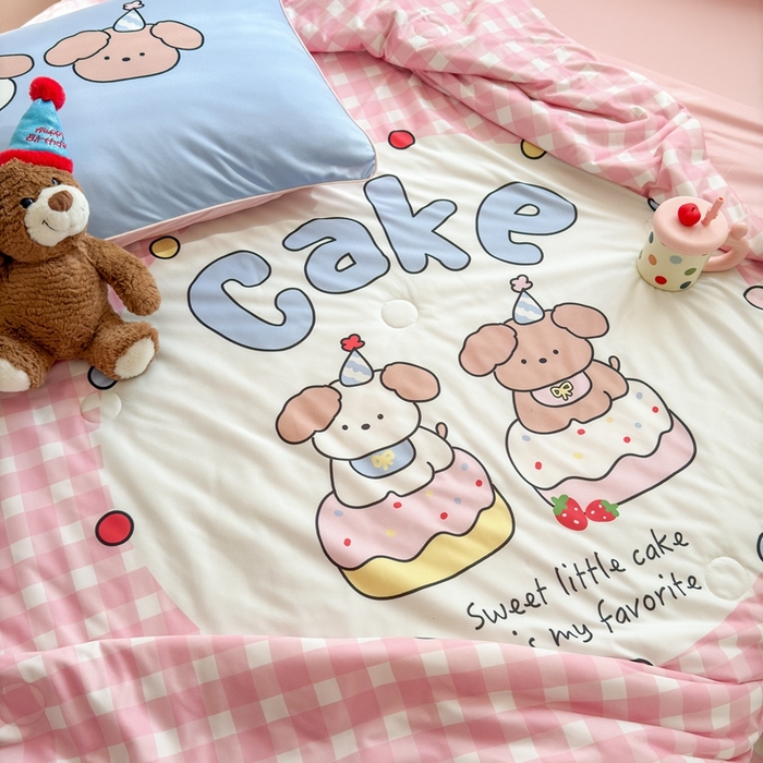 91家纺网 家纺一手货源 找家纺 星期八 2025新款针织棉夏被四件套 小狗蛋糕