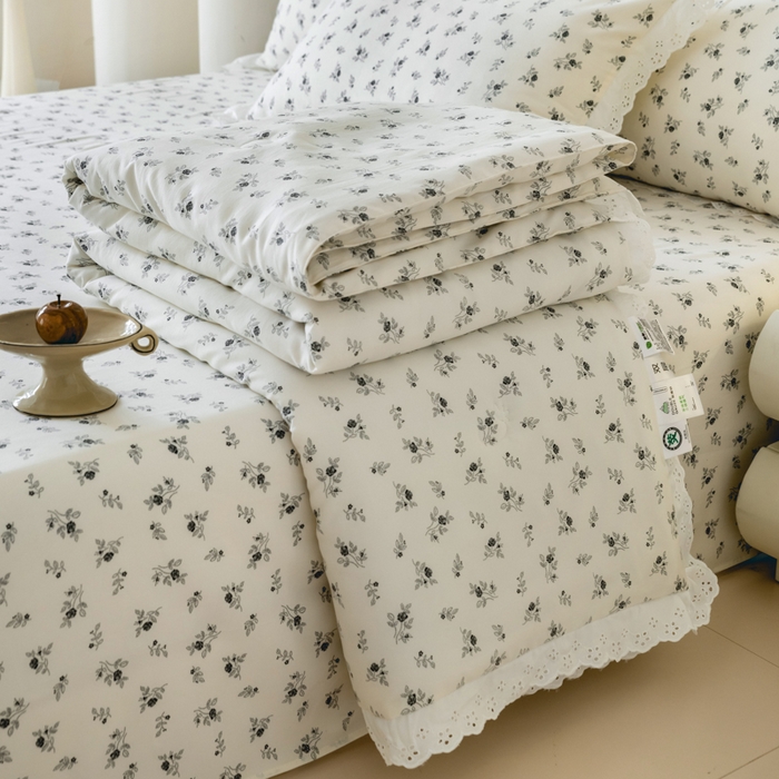 91家纺网 家纺一手货源 找家纺 绒世界 绒世界 2025新款双层纱韩版印花夏被四件套 玫瑰