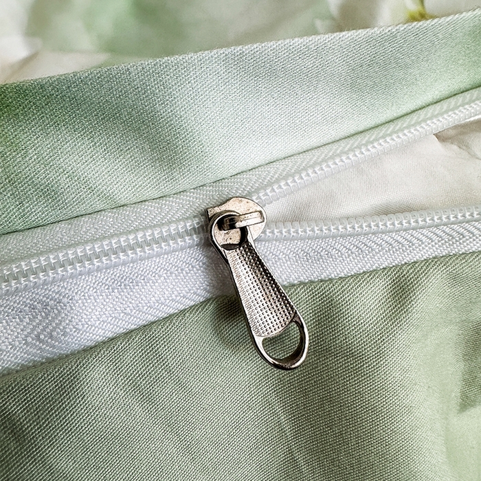 91家纺网 家纺一手货源 找家纺 眷恋家纺 2025年春夏全棉铂金棉13376数码印花四件套 墨雨云间-绿