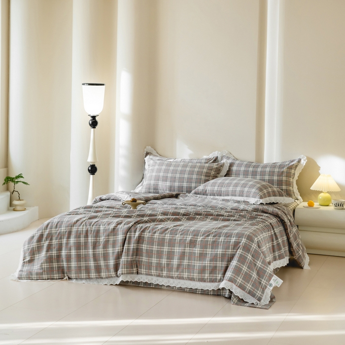 91家纺网 家纺一手货源 找家纺 绒世界 绒世界 2025新款双层纱韩版印花夏被四件套 格子-灰