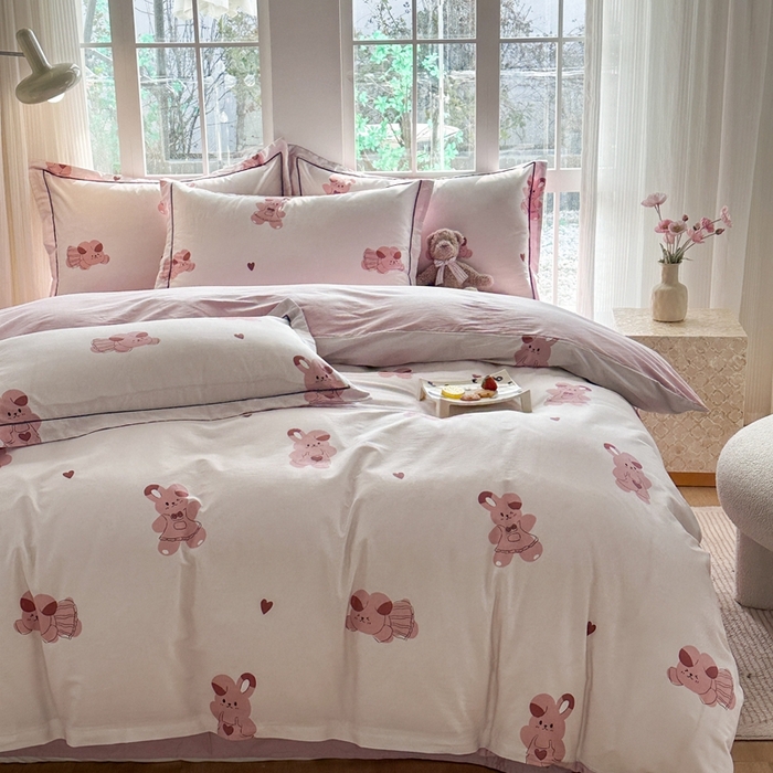 91家纺网 家纺一手货源 找家纺 眷恋家纺 2025年春夏全棉铂金棉13376数码印花四件套 爱心兔-粉