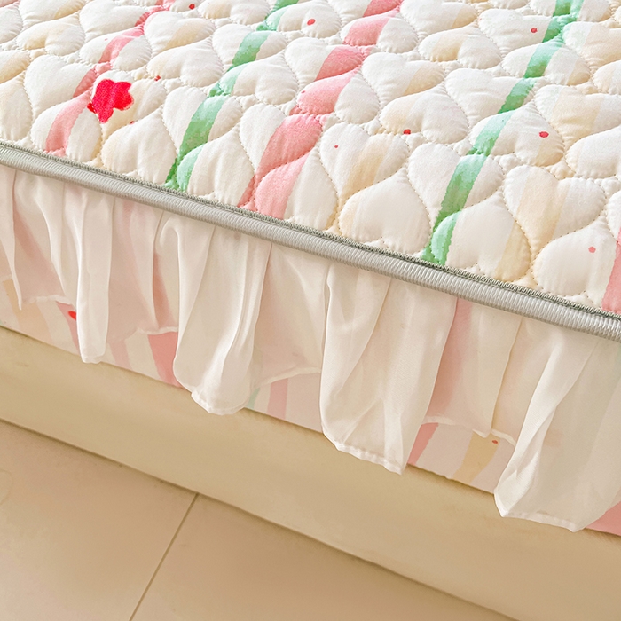 91家纺网 家纺一手货源 找家纺 眠势力 2025新款韩版花边床笠雪纺公主风ins夹棉四季款床罩保护套 糖果草莓