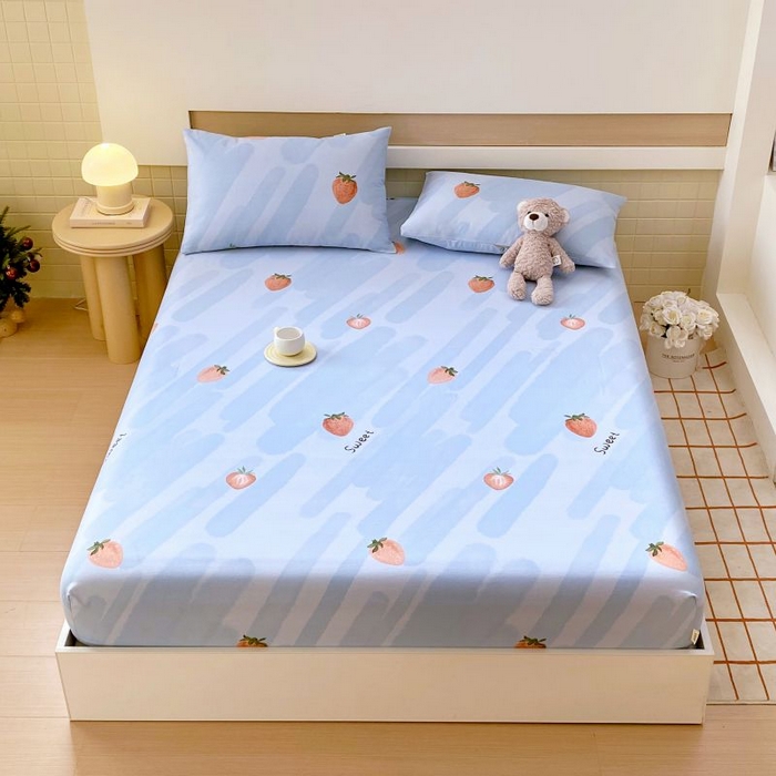 91家纺网 家纺一手货源 找家纺 ME/ERA HOME寐时代 2025新款全棉老粗布床笠款三件套 全棉卡通-草莓-蓝