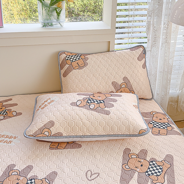 91家纺网 家纺一手货源 找家纺 小萌虎 2025新款凉感丝胶质凉席床笠款 方格熊咖