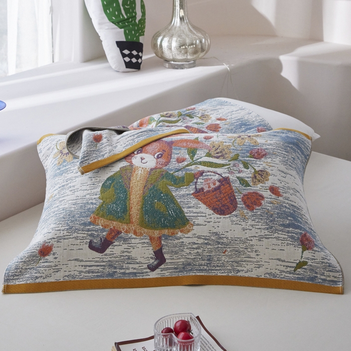 91家纺网 家纺一手货源 找家纺 爱港家纺 2025新款全棉纱布-萌宠治愈系列枕巾 采花兔52*75cm