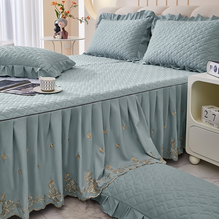 91家纺网 家纺一手货源 找家纺 家之硕家纺 2025新款云朵棉刺绣床裙四件套 明月灰