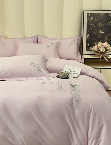 91家纺网 家纺一手货源 找家纺 U品汇 2025新款纯棉全棉长绒棉刺绣绣花高端礼盒四件套-夏瑾系列 夏瑾-薰衣紫