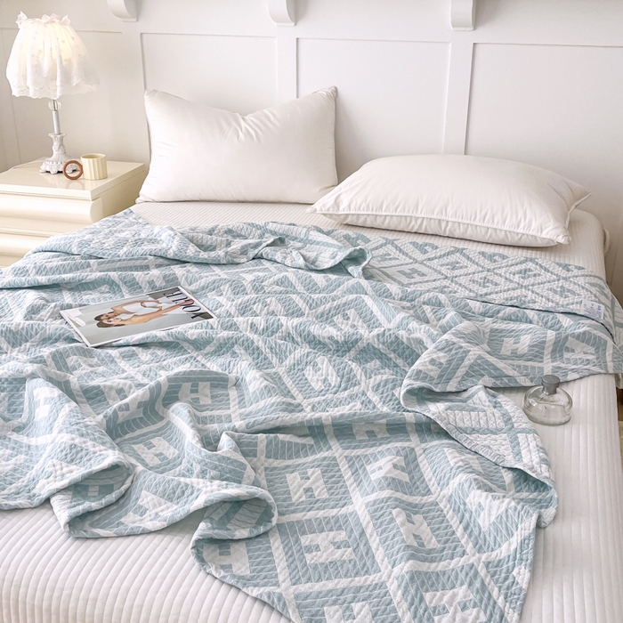 91家纺网 家纺一手货源 找家纺 悦然毛巾被 2025新款三层水洗全棉毛巾被 柔韵绿