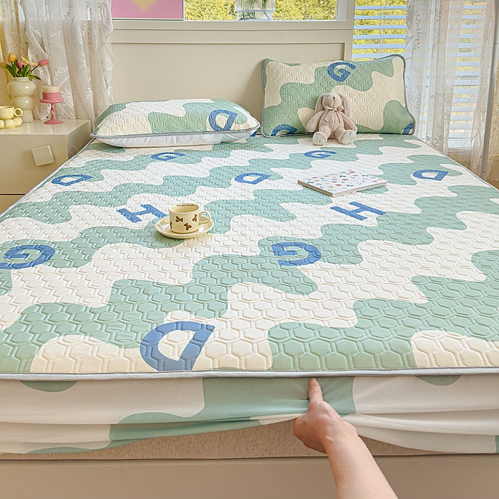 91家纺网 家纺一手货源 找家纺 小萌虎 2025新款凉感丝胶质凉席床笠款 波浪字母