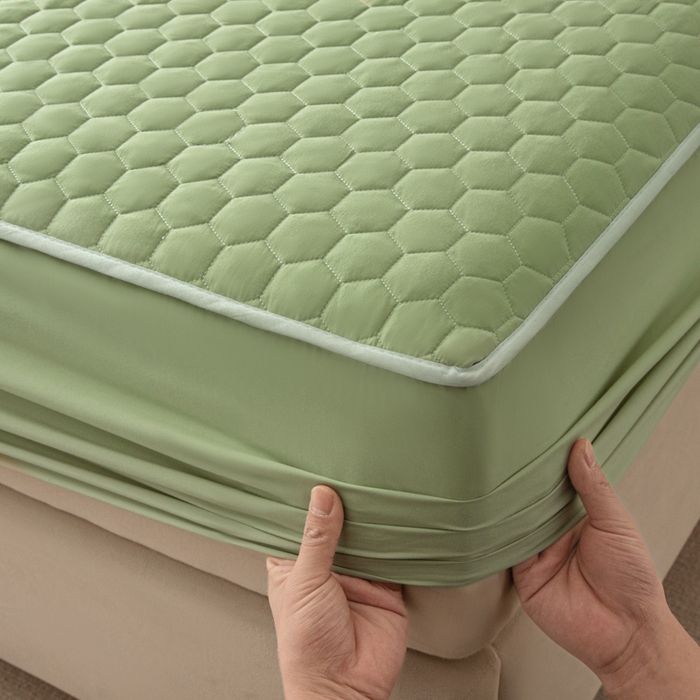 91家纺网 家纺一手货源 找家纺 优悦生活馆 2025新款亲肤水洗棉夹棉防水床笠 方格-绿