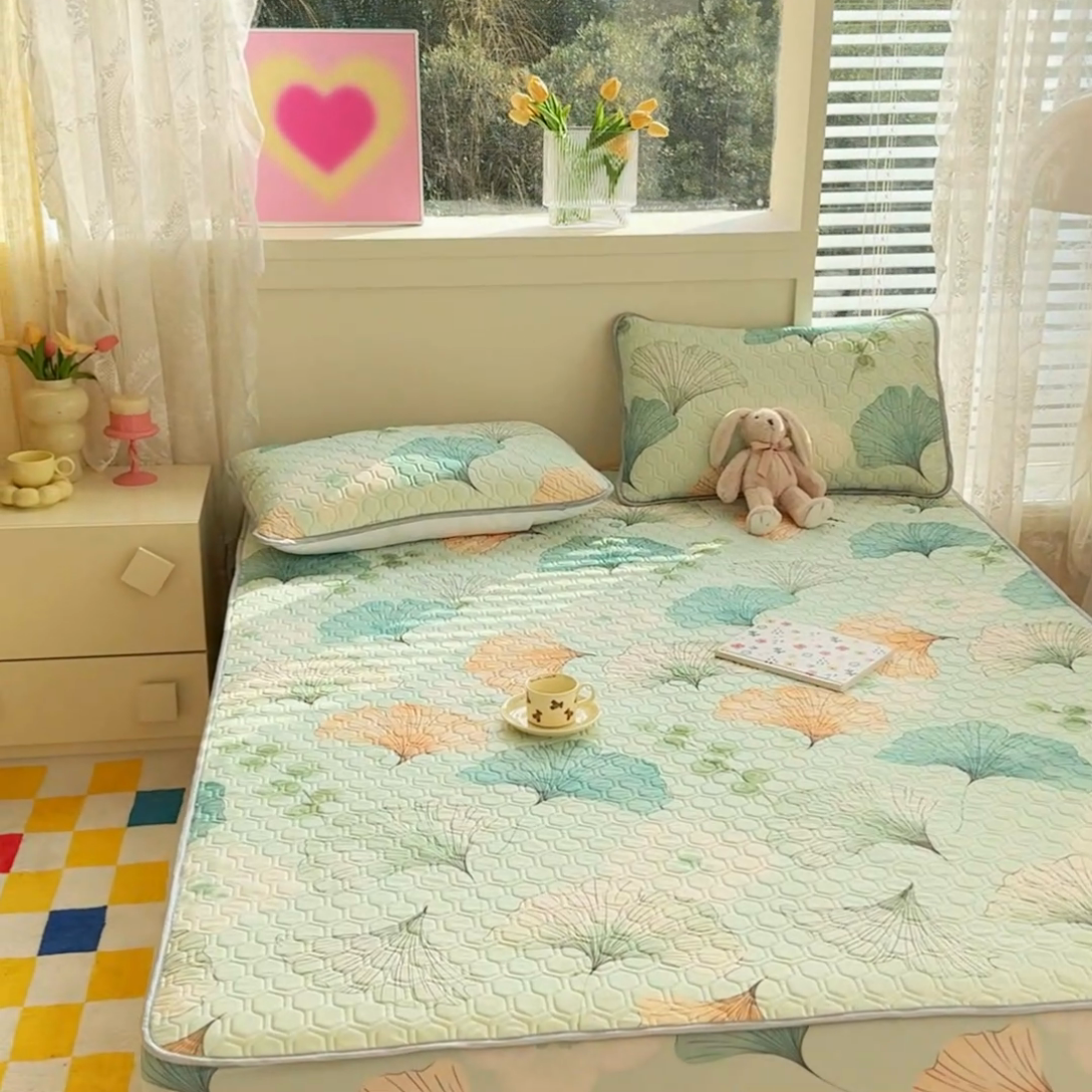 91家纺网 家纺一手货源 找家纺 小萌虎 2025新款凉感丝胶质凉席床笠款 杏韵