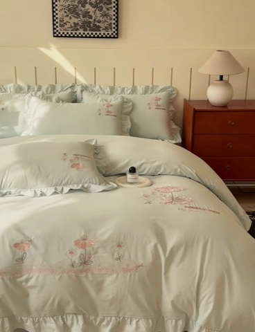 91家纺网 家纺一手货源 找家纺 U品汇 A类全棉色织水洗棉刺绣花四件套纯棉100%棉韩版公主风立体花朵 春野浪漫-清水绿