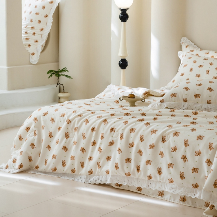 91家纺网 家纺一手货源 找家纺 绒世界 绒世界 2025新款双层纱韩版印花夏被四件套 小熊