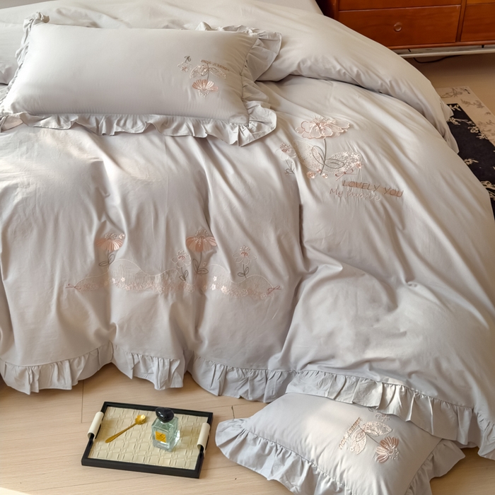 91家纺网 家纺一手货源 找家纺 U品汇 A类全棉色织水洗棉刺绣花四件套纯棉100%棉韩版公主风立体花朵 春野浪漫-时尚灰