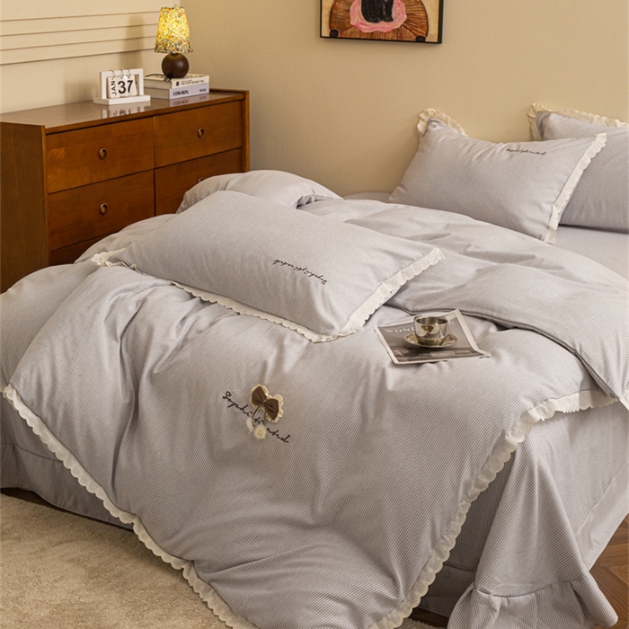 91家纺网 家纺一手货源 找家纺 庭笙 2025新款无印.色织条纹少女韩式小花边简约条纹四件套 色织条纹.灰