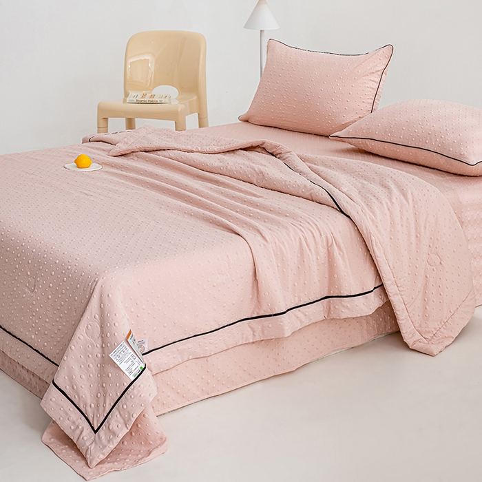 91家纺网 家纺一手货源 找家纺 绒世界 绒世界 2025新款凉豆豆包边夏被四件套 凉豆豆-奶茶粉