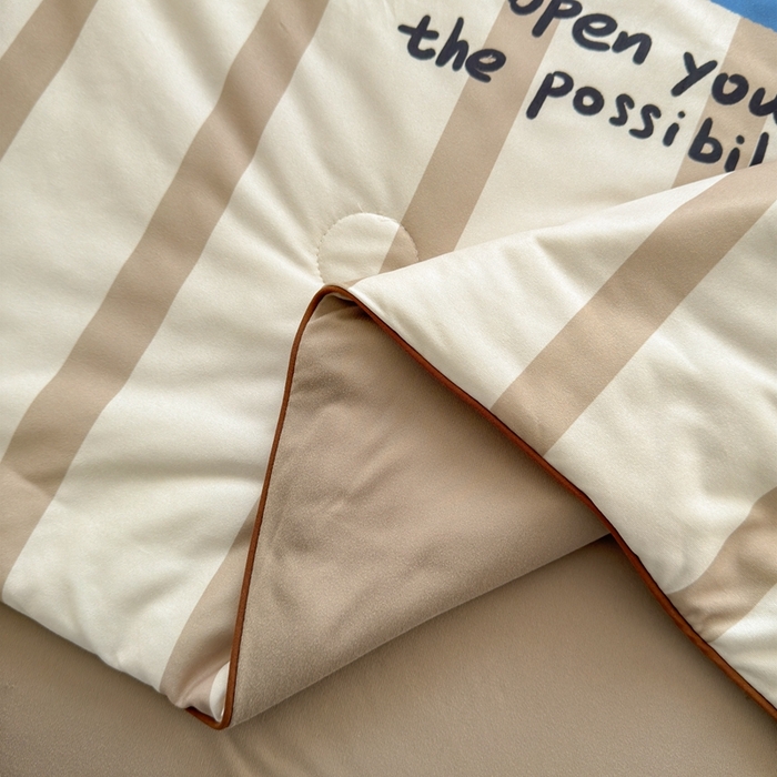 91家纺网 家纺一手货源 找家纺 星期八 2025新款针织棉夏被四件套 苹果猴