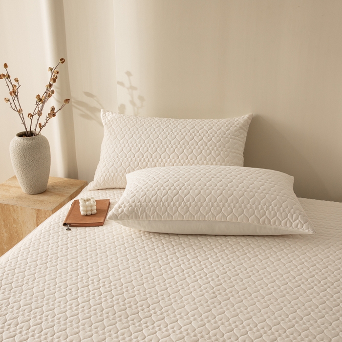 91家纺网 家纺一手货源 找家纺 优悦生活馆 2025新款亲肤水洗棉夹棉防水床笠 桃心-白