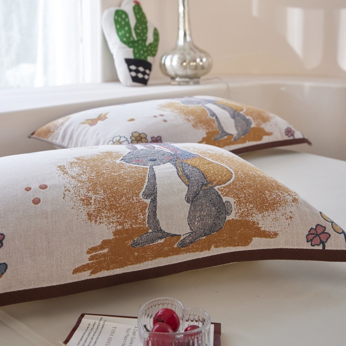 91家纺网 家纺一手货源 找家纺 爱港家纺 2025新款全棉纱布-萌宠治愈系列枕巾 萌宠兔52*75cm