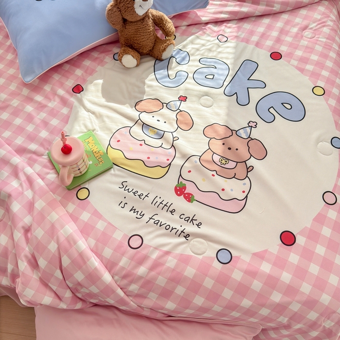 91家纺网 家纺一手货源 找家纺 星期八 2025新款针织棉夏被四件套 小狗蛋糕