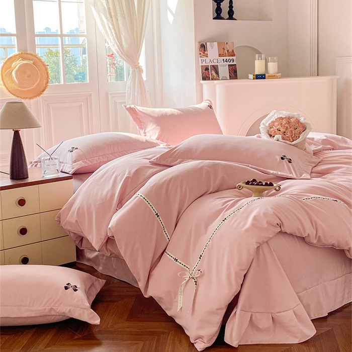 91家纺网 家纺一手货源 找家纺 庭笙 2025新款小香风满版刺绣蝴蝶小清新四件套—黑巧可可 浅豆粉