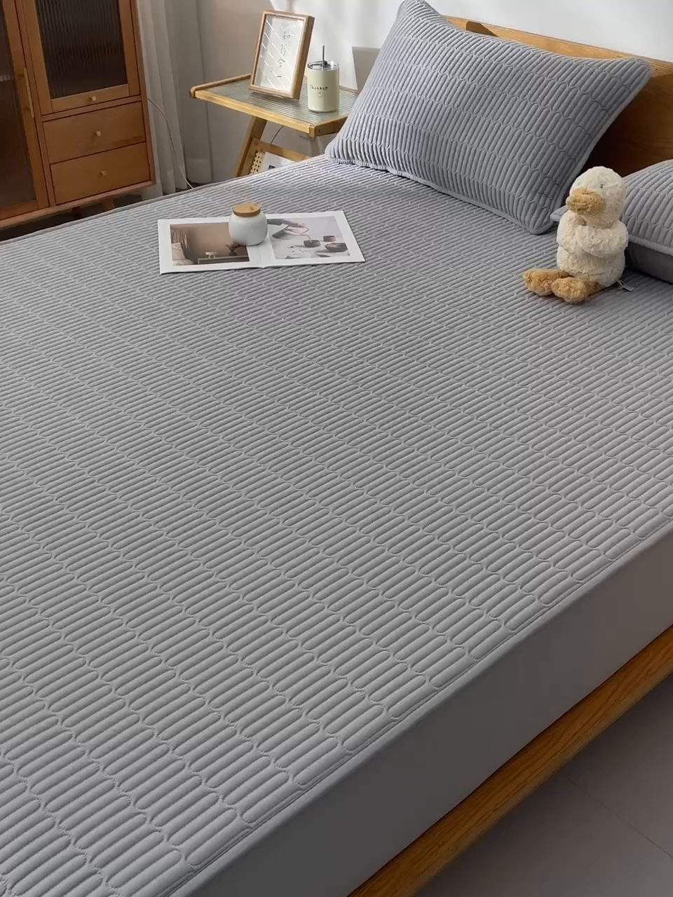 91家纺网 家纺一手货源 找家纺 布卢姆 2025新款A类亲肤防水夹棉床笠风琴格 风琴格-浅灰