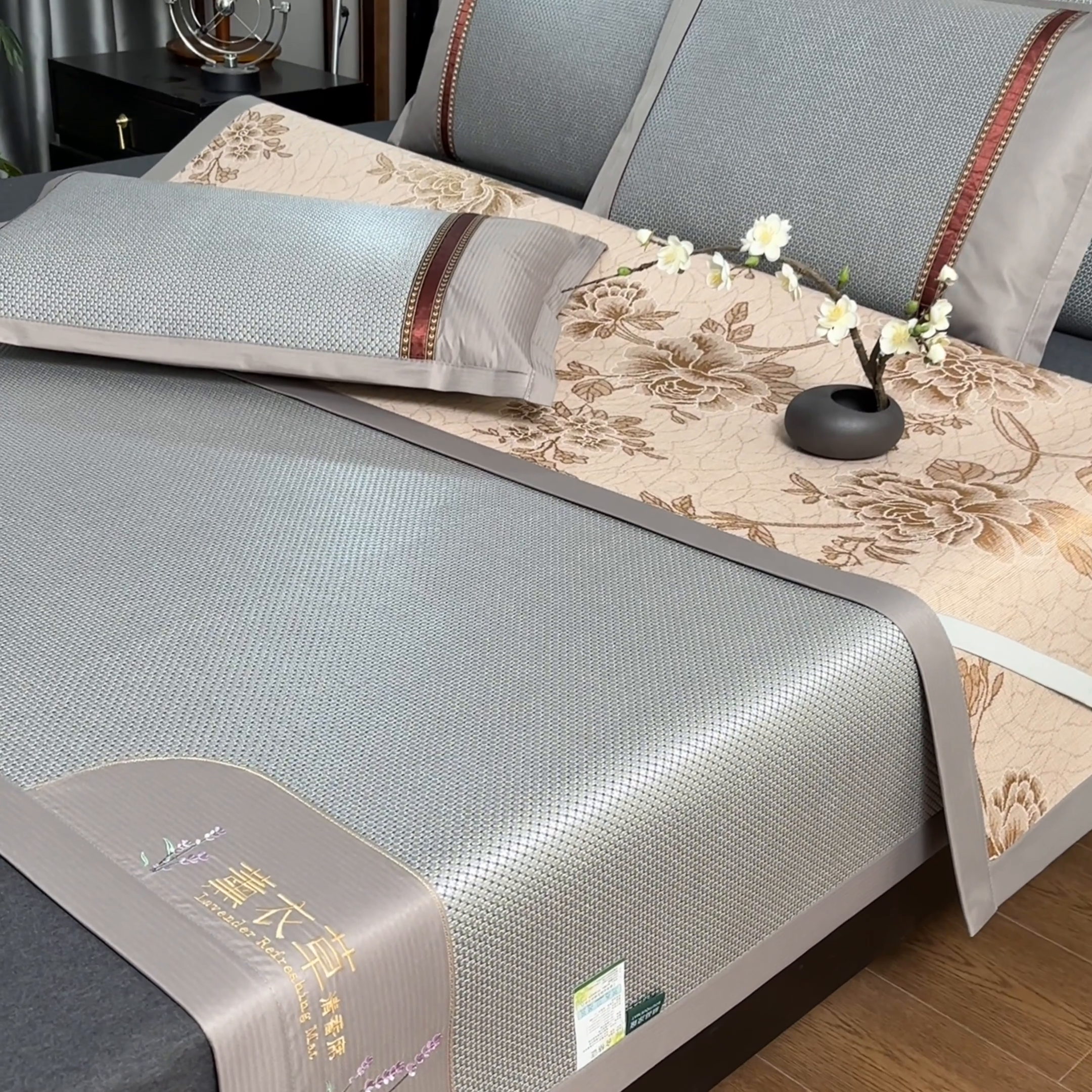 91家纺网 家纺一手货源 找家纺 小牛席业2025新款薰衣草冰藤席系列（冰藤席面）凉席藤席冰藤双面席冰丝席竹席凉席空调席草席三件套 薰衣草清香冰藤席-银灰