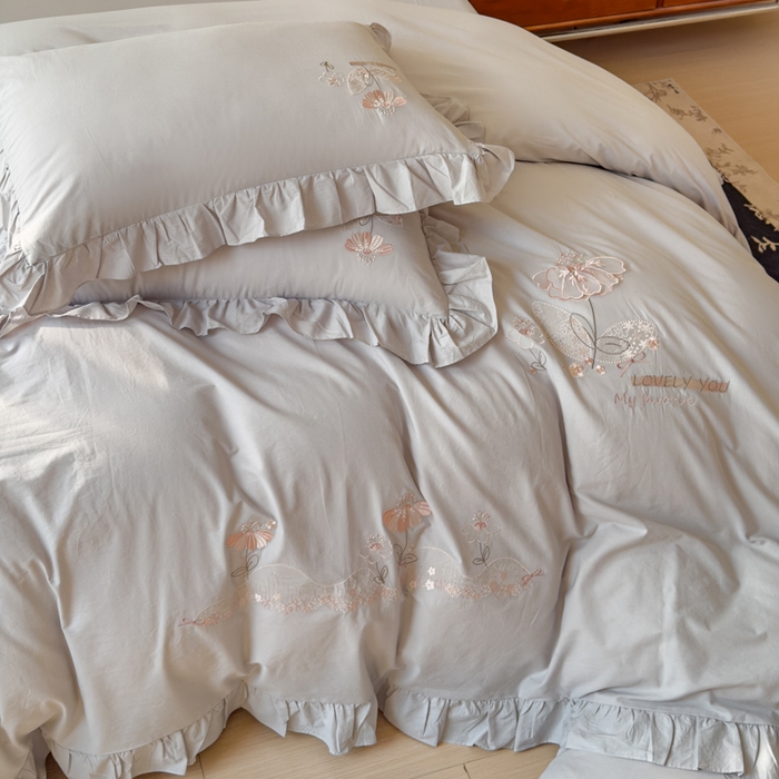 91家纺网 家纺一手货源 找家纺 U品汇 A类全棉色织水洗棉刺绣花四件套纯棉100%棉韩版公主风立体花朵 春野浪漫-时尚灰