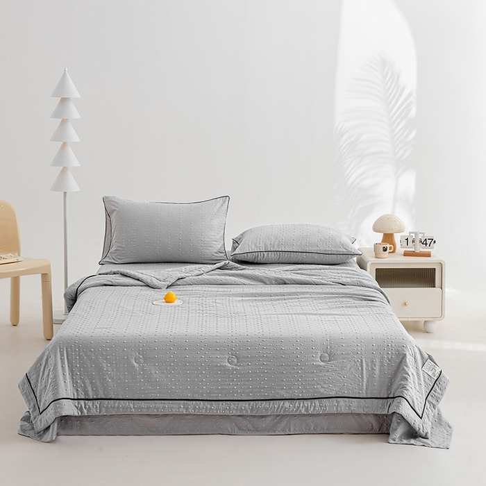 91家纺网 家纺一手货源 找家纺 绒世界 绒世界 2025新款凉豆豆包边夏被四件套 凉豆豆-静谧灰