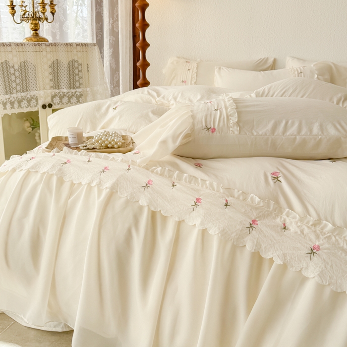 91家纺网 家纺一手货源 找家纺 米可 2025新款水洗棉蕾丝花边绣花工艺款四件套 玫瑰仙子-白粉