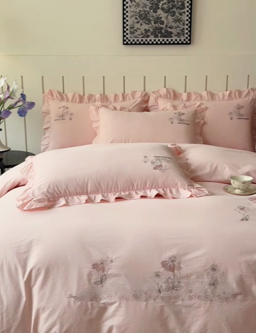 91家纺网 家纺一手货源 找家纺 U品汇 A类全棉色织水洗棉刺绣花四件套纯棉100%棉韩版公主风立体花朵 春野浪漫-美人玉