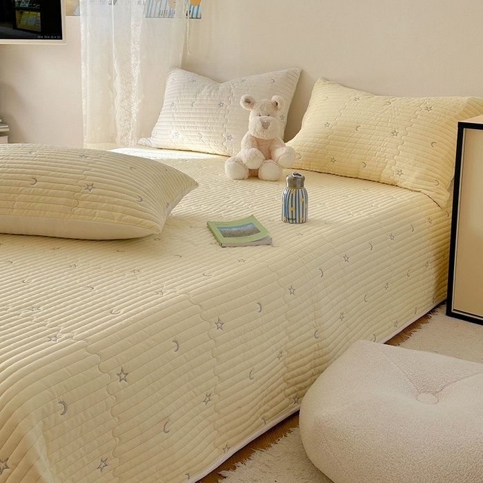 91家纺网 家纺一手货源 找家纺 优悦生活馆 2025新款亲肤舒适水洗棉夹棉床盖 星愿-黄