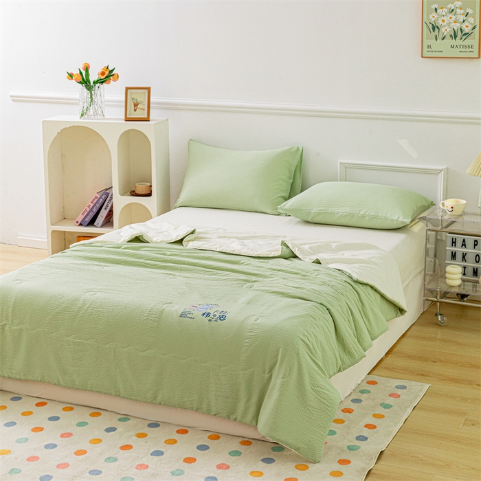 91家纺网 家纺一手货源 找家纺 天瑜家纺 2025新款亲肤舒适泡泡棉夏被 绿+米黄