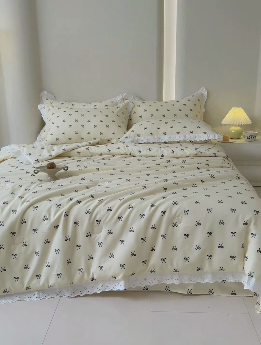 91家纺网 家纺一手货源 找家纺 绒世界 绒世界 2025新款双层纱韩版印花夏被四件套 礼物-米黄