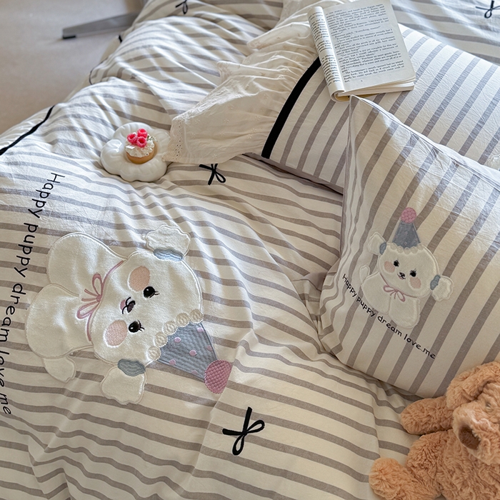 91家纺网 家纺一手货源 找家纺 优悦生活馆 2025新款全棉纯棉水洗棉印花四件套-牛奶小狗 牛奶小狗-灰