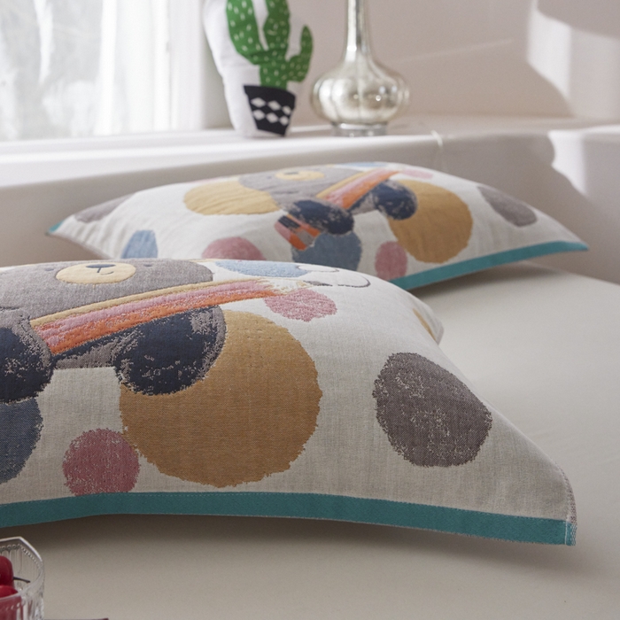 91家纺网 家纺一手货源 找家纺 爱港家纺 2025新款全棉纱布-萌宠治愈系列枕巾 铅笔熊52*75cm