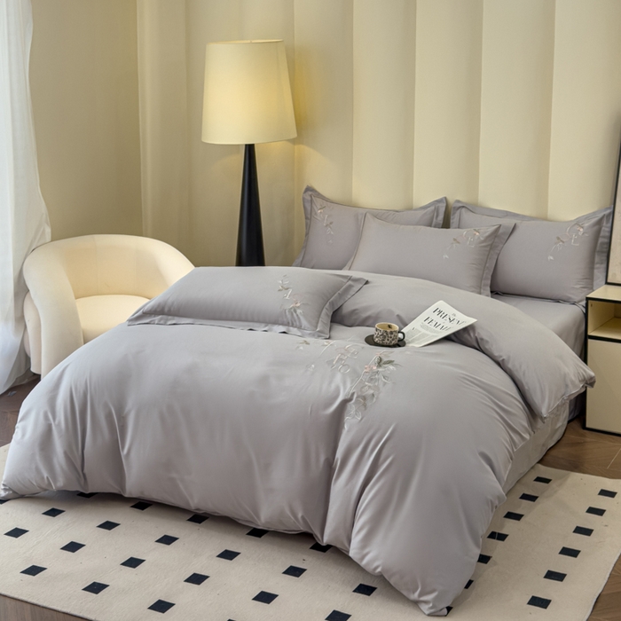 91家纺网 家纺一手货源 找家纺 U品汇 2025新款纯棉全棉长绒棉刺绣绣花高端礼盒四件套-夏瑾系列 夏瑾-亮银灰