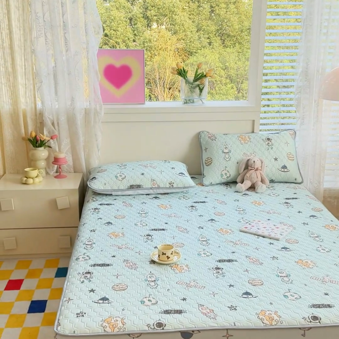 91家纺网 家纺一手货源 找家纺 小萌虎 2025新款凉感丝胶质凉席床笠款 遨游太空