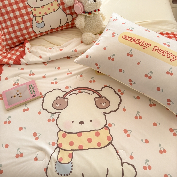 91家纺网 家纺一手货源 找家纺 星期八 2025新款针织棉夏被四件套 樱桃小狗