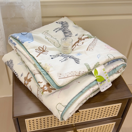 91家纺网 家纺一手货源 找家纺 十九色 2025新款50莱赛尔印花儿童夏被 大草原