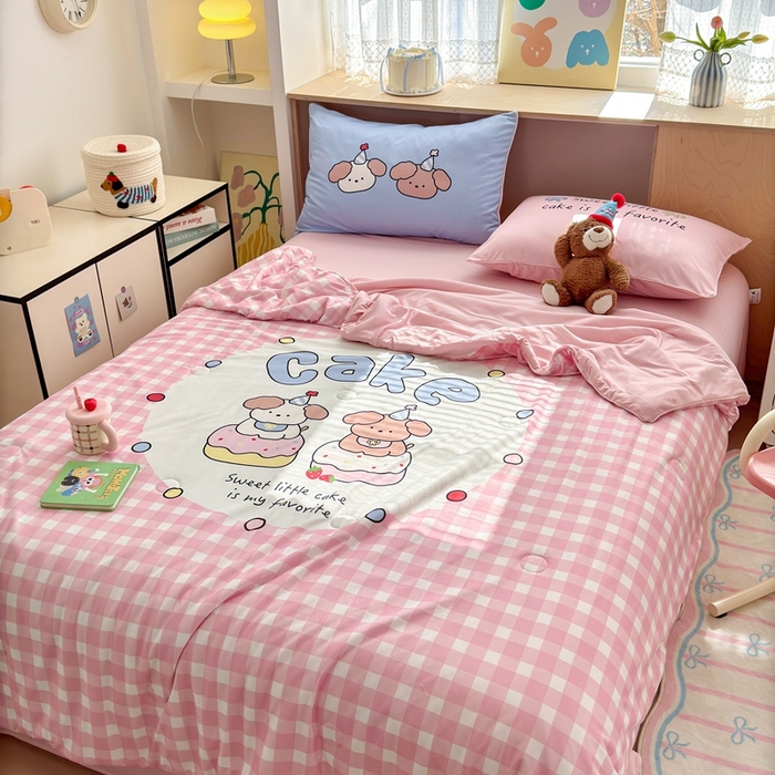 91家纺网 家纺一手货源 找家纺 星期八 2025新款针织棉夏被四件套 小狗蛋糕