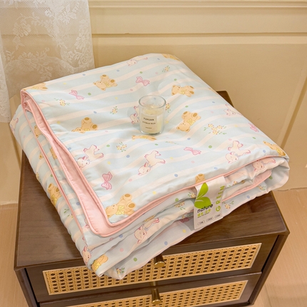 91家纺网 家纺一手货源 找家纺 十九色 2025新款50莱赛尔印花儿童夏被 领结熊